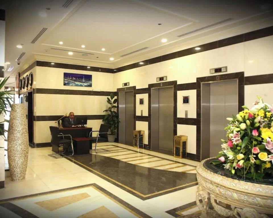 Popular attractions Area Nearby Property